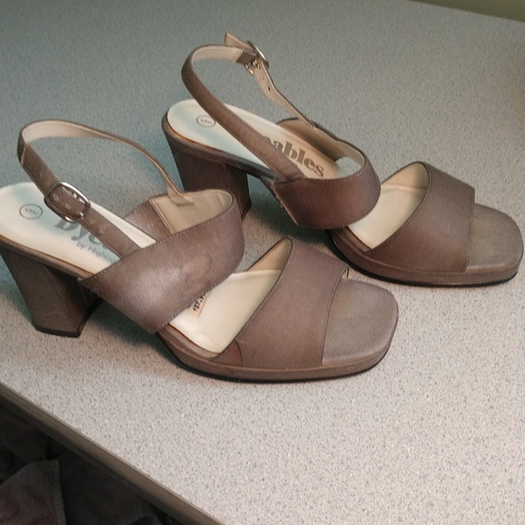 Shoes - Picture 3 of 4